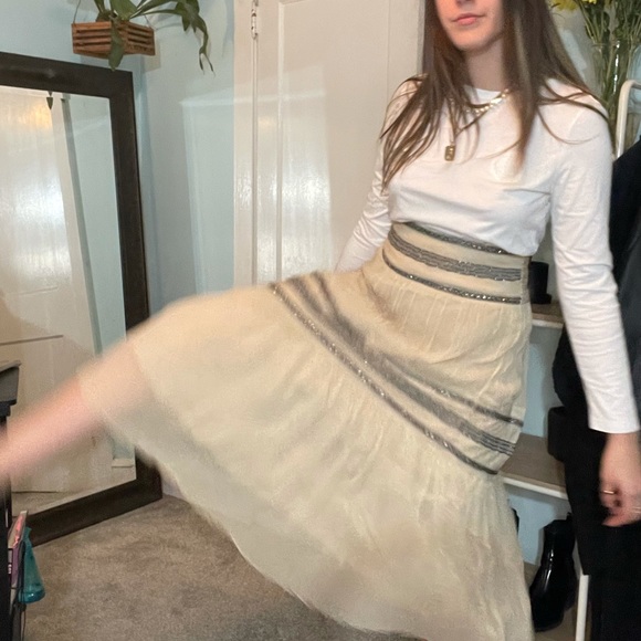 Pale Cream Skirt - Picture 5 of 8